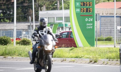 Ki és mibe tankolhat hatósági áras benzint?