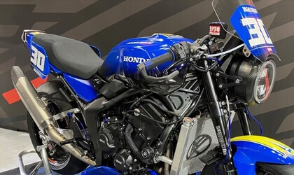 Csodaszép, ezres retrómotor a Hondától