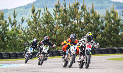 Ismét pályára léptek a magyar motorosok