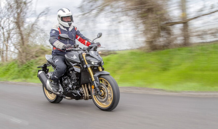 Teszt: Honda CB1000 Hornet SP - Forgasd vissza az idő kerekét!