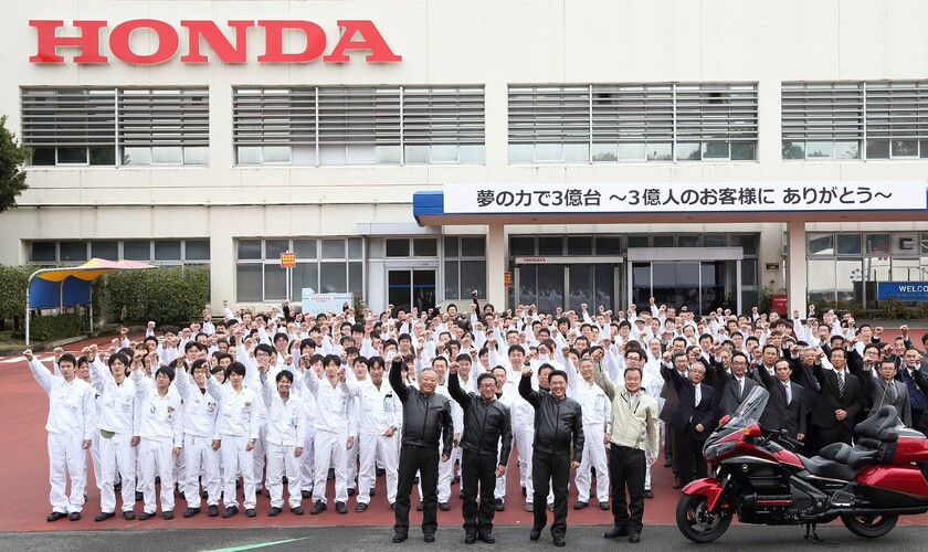Kereken 500 millió motorkerékpárt értékesített a Honda - A világon elsőként...