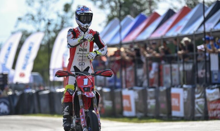 Magyar himnusz az első hazai Supermoto-vb-n! - Bereczki Dávid az SM Junior géposztály győztese