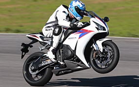 Bemutató teszt: Honda CBR1000RR 2012