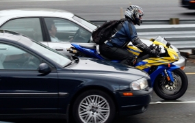 Közlekedés: a motorosokra vonatkozó KRESZ szabályok gyakorlati alkalmazása