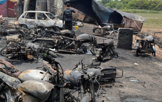 Tartálykocsi-katasztrófa Pakisztánban