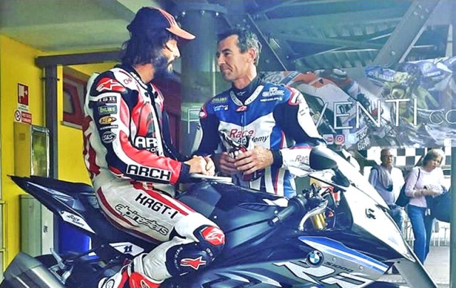 Corser oktatta Keanu Reevest