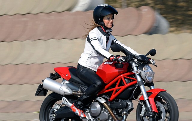 Egyre népszerűbb a motorozás a hölgyek körében