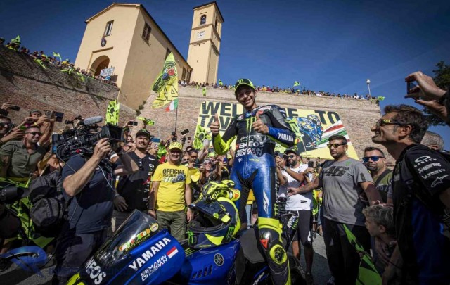 MotoGP-gépével motorozott végig a bajnok Tavulliában