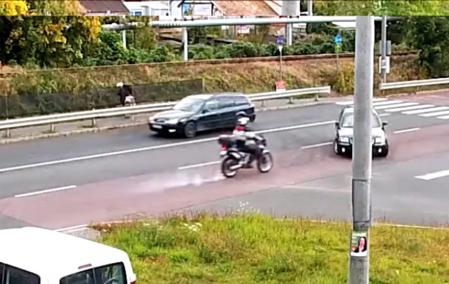 Újabb rendőrségi videó a motorosok biztonságáért