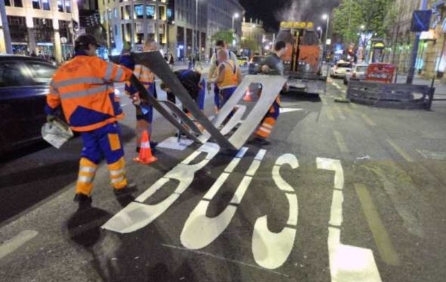 Mit szólnak a buszsávban haladó motorokhoz?