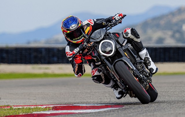 Vadonatúj Monster a Ducatitól