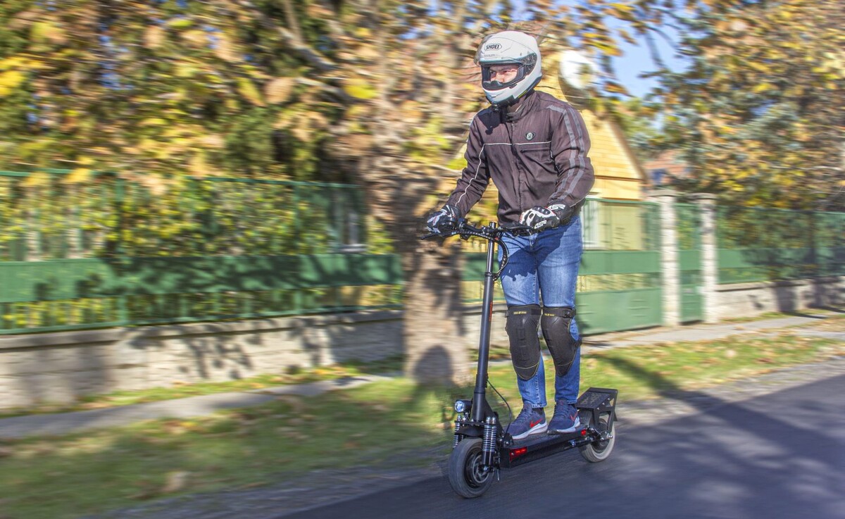 ugyeszseg-jarmunek-minosul-a-roller