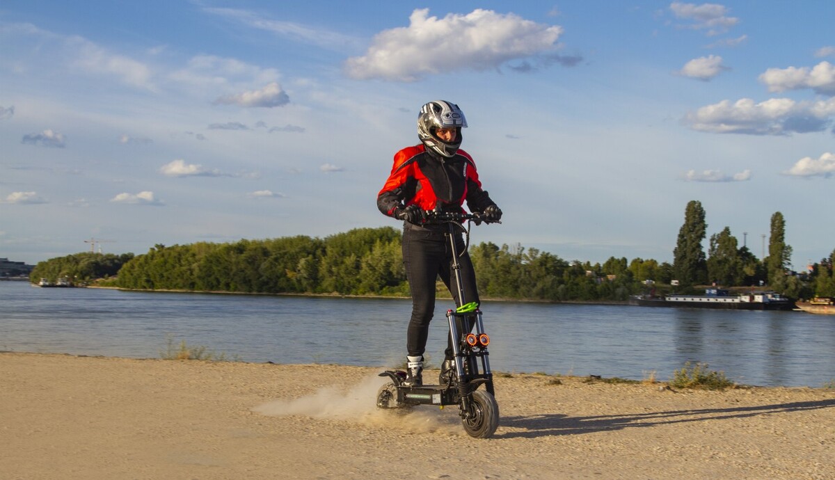 ugyeszseg-jarmunek-minosul-a-roller