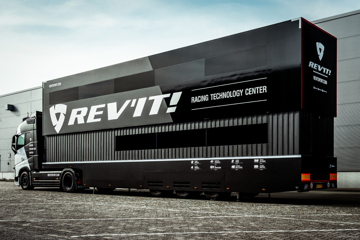 revit-motoros-ruhak-a-motozem-nel
