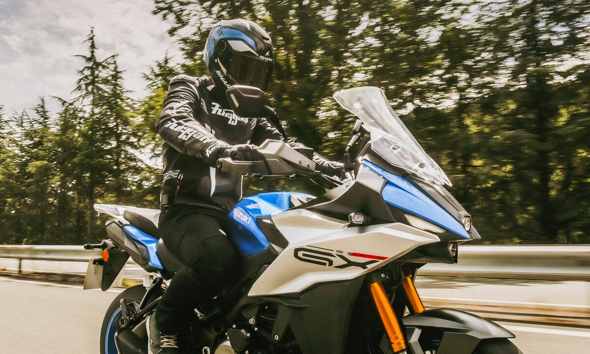 suzuki-gsxs-1000-bemutato