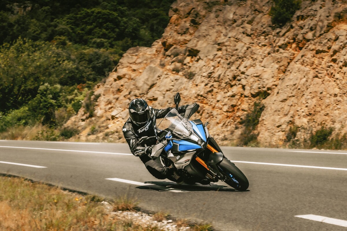 suzuki-gsxs-1000-bemutato