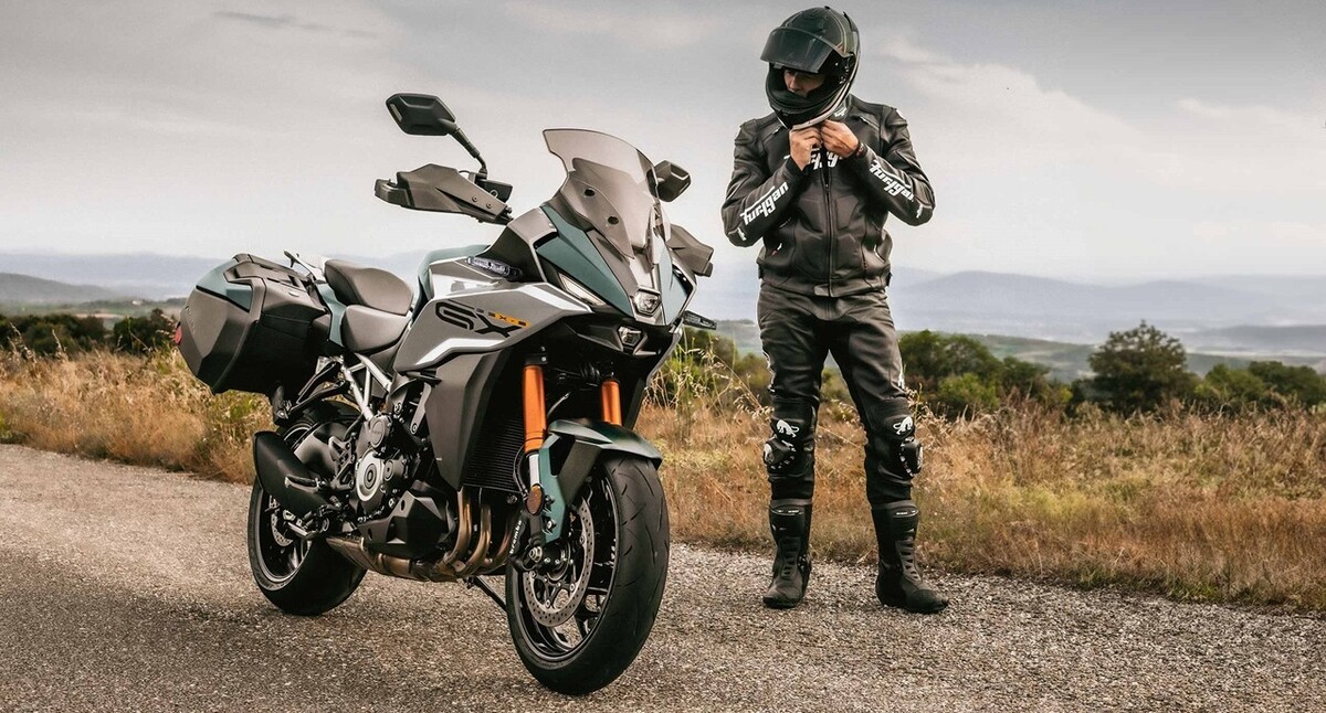 suzuki-gsxs-1000-bemutato