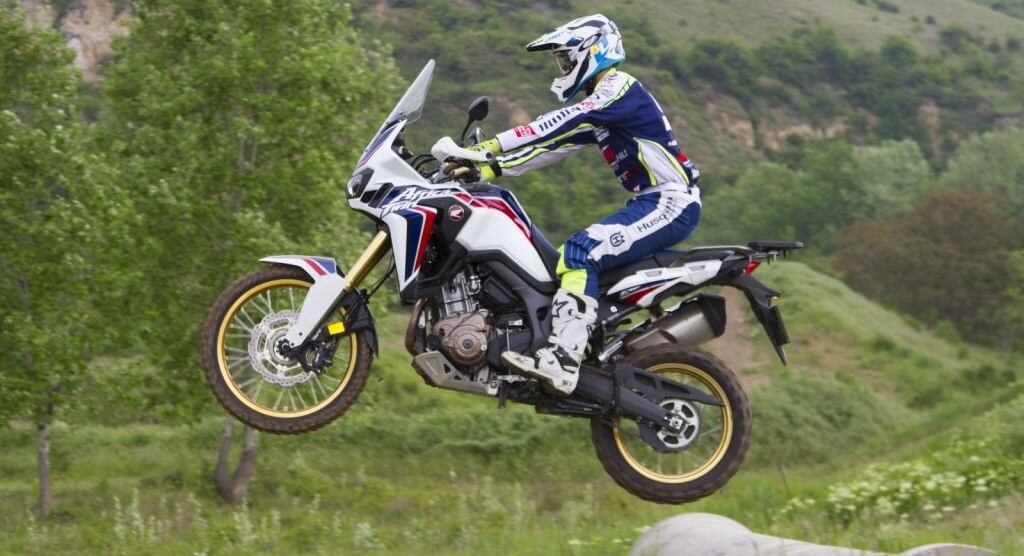 honda-africa-twin-2025-fenyezesek