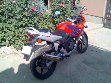 Honda CBR 125 R-em