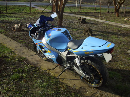 Az új vas Gsx - R 750 K1 RIZLA+