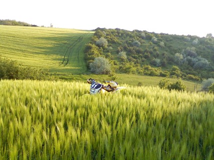 Motorom 100különbözö háttérel