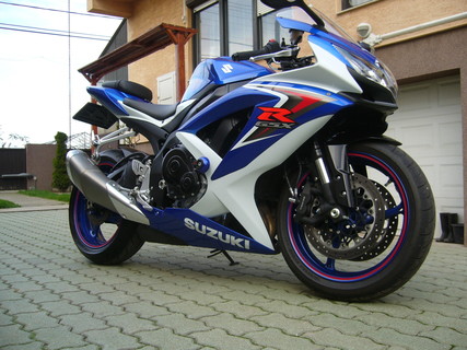 Gsx - R 750 K8