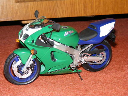 Kawa ZX - 7R Makett