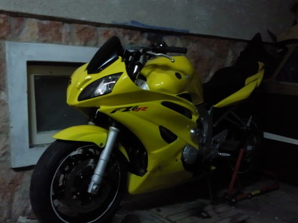 Egyedi Fz6r