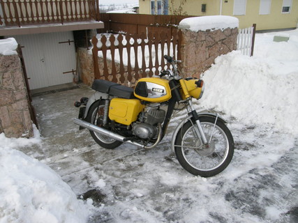 Mz in the snow