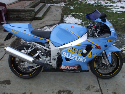 Lassan jön a tavasz : ) Gsx - R 750 k1