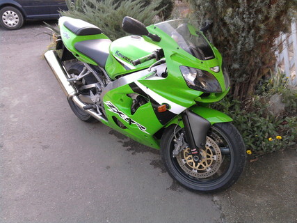 A kawasakim zx 9 R