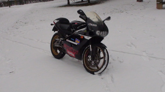 Aprilia rs 125 és a hó