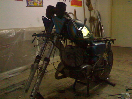 TS 250 darabokba