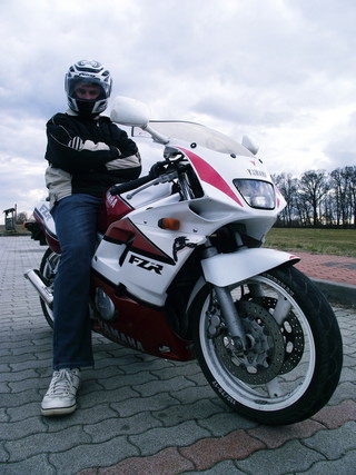 Új mocim - Yamaha FZR 250R