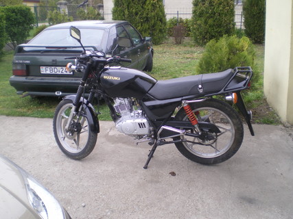 Suzuki gs 125 katana