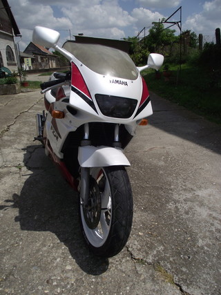 Yamaha FZR 250R új fényezés