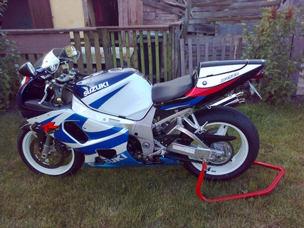 Suzuki GSX - R 750