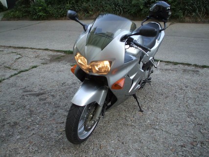 Honda VFR800 FI az új vas.