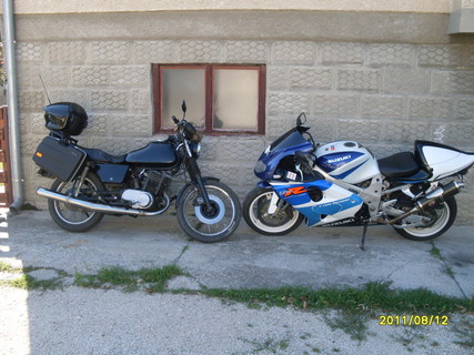 ETZ 250 VS. SUZUKI TL 1000 R