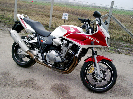 CB1300