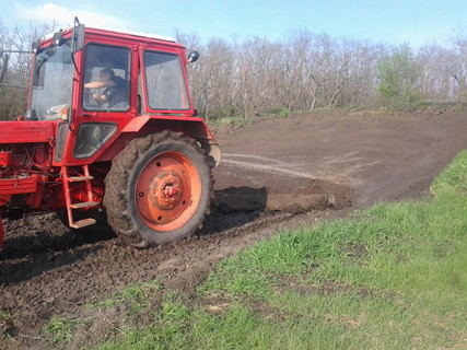 Vasárnap,locsolt,lazított pályával várunk minden motorozást kedvelő urat,és esetleg hölgyet!Baráti társaság,jó levegőn!