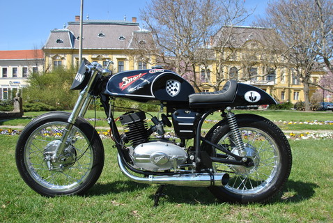 Pannonia Cafe - Racer