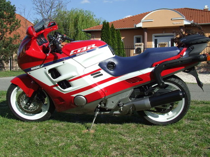 CBR 1000 F