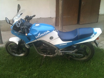 Honda VT250F