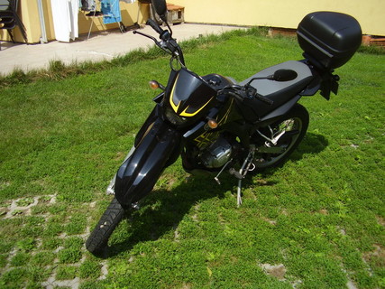 Yamaha Xt 125 R & Generic Sniper 50 X