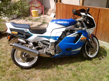 A Gsx - r 750W képeim