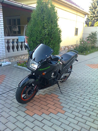 Kawasaki GPX 750 R