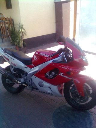 Yamaha yzf600