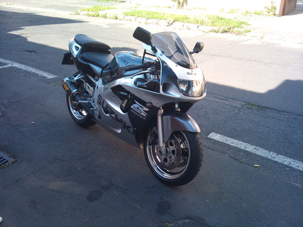 GSX - R 600