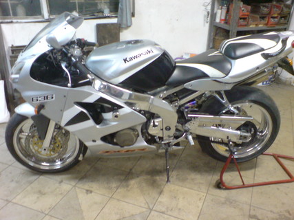 Kawasaki zx6R fényesebben